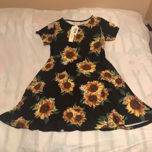 Sunflower dress. Measurements bellow👇🏽👇🏽